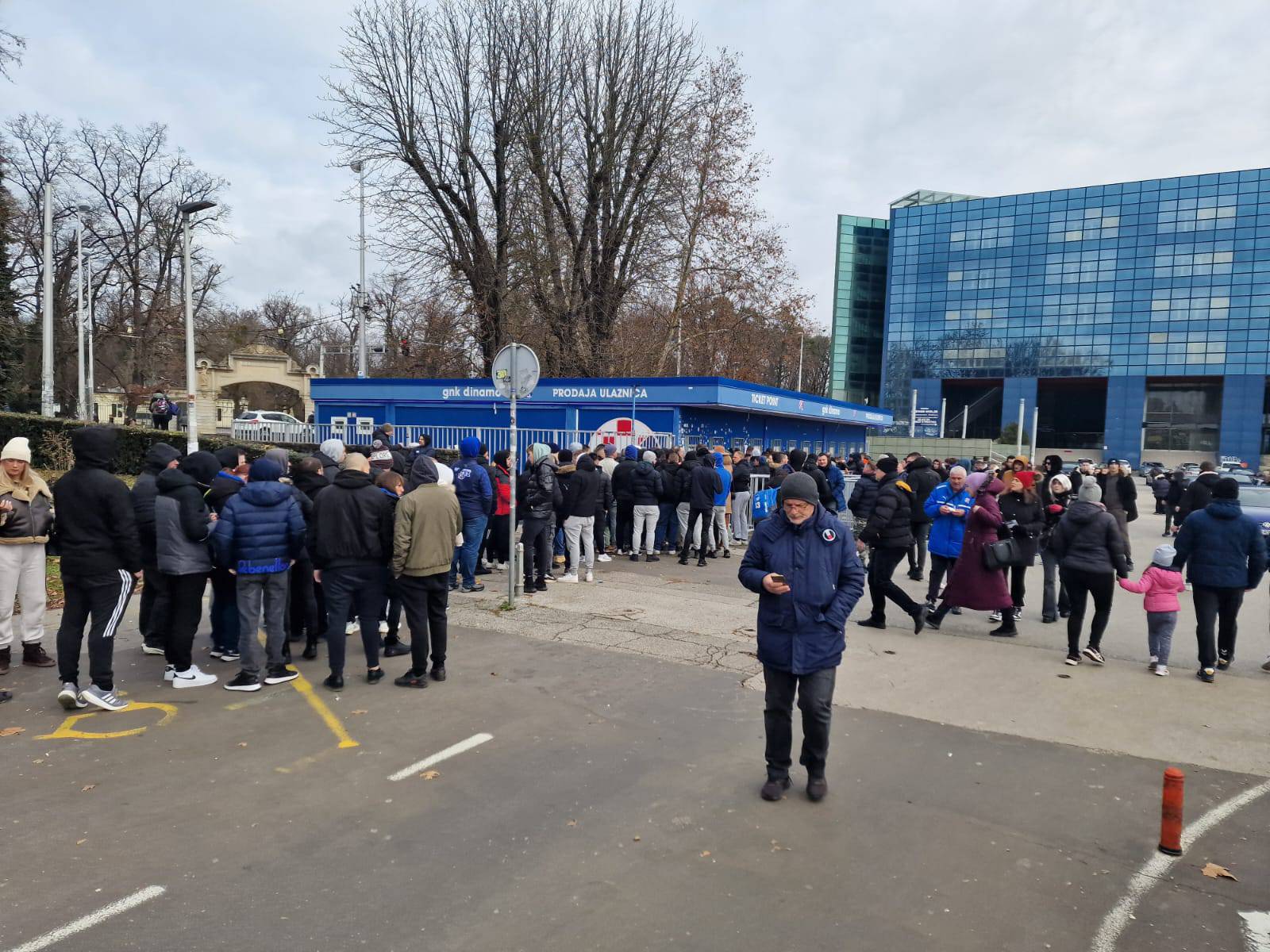 Ogromni redovi na Maksimiru: Navijači požurili po ulaznice!