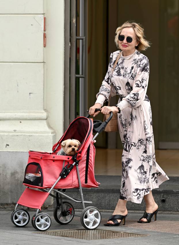 Zageb: Ankica Dobrić s psom Marom u šetnji gradom