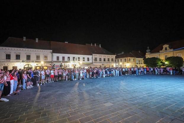 Osijek: Navijači gledaju utakmicu između Paname i Hrvatske
