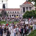 U&Zcaron;IVO Prosvjednici krenuli prema Trgu. Pogledajte kolonu