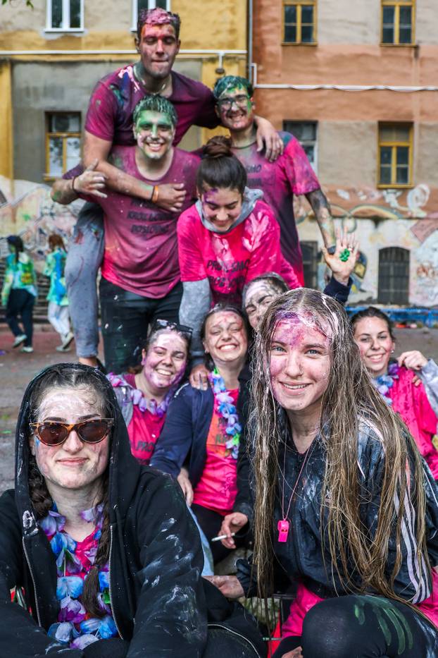 Pulski srednjoškolci slave kraj škole