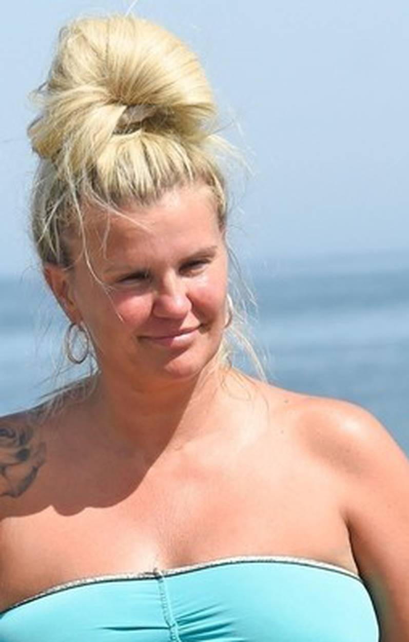 *PREMIUM-EXCLUSIVE* MUST CALL FOR PRICING BEFORE USAGE - 

Kerry Katona and her beau Ryan Mahoney enjoy a little fun in the sun out on their family holiday in Spain.
*PICTURES TAKEN ON 02/08/2022*