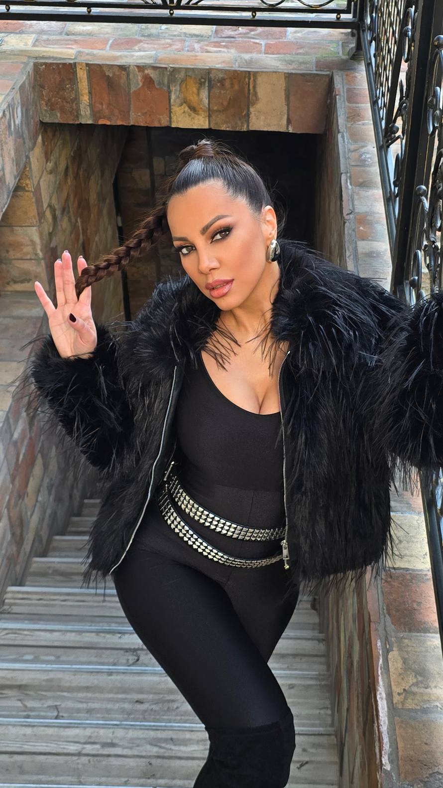 Žanamari glumi u novom spotu folk pjevača: Pogledajte ga...