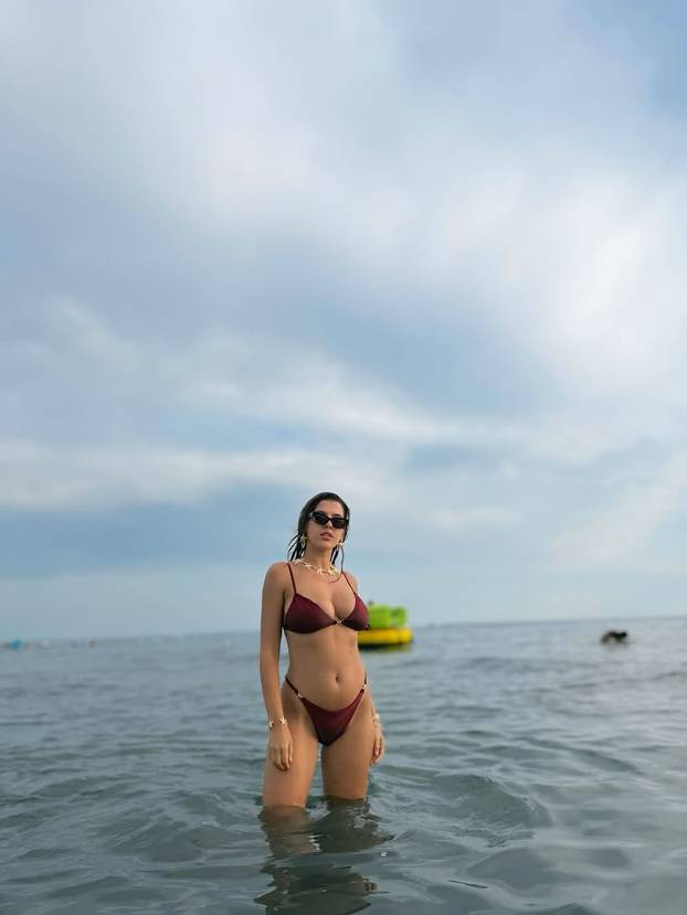 FOTO 'Savršena' Selma uživa u svim čarima ljeta: 'Ribetina u moru, a ribara nema nigdje...'