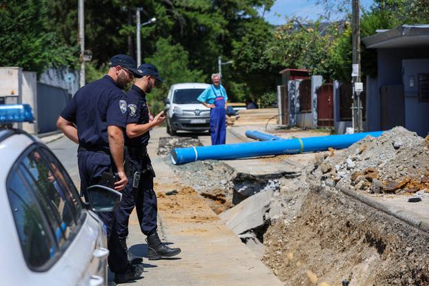 Zagreb: Dežurne službe spasile su dvoje radnika  koji su ostali zatrpani na gradilištu