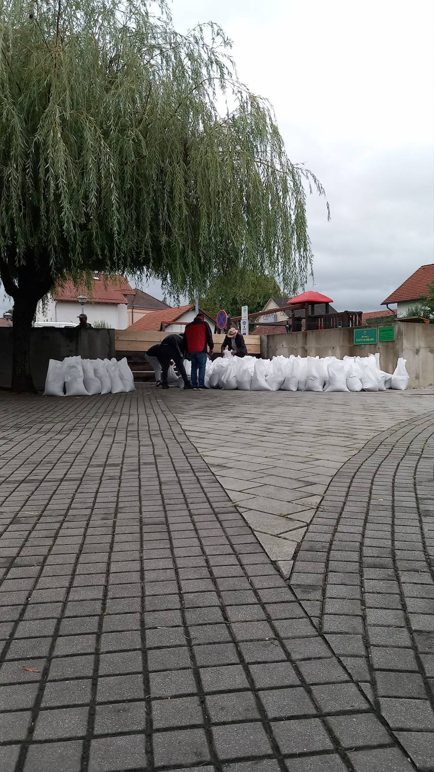 Rekordan vodostaj Mure, raste vodostaj Save u Rugvici. Drava ozbiljno prijeti dijelu Podravine