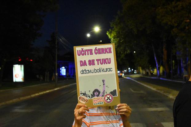 Niš: Ispred Osnovnog suda održan je prosvjed podrške pod nazivom "Svi smo mi Nikolina"