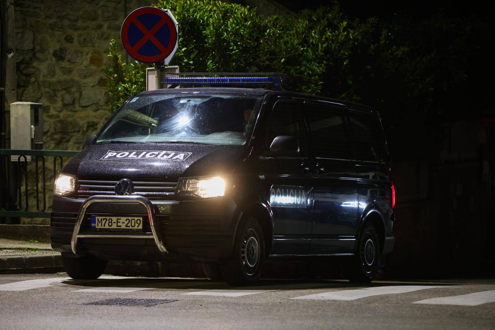 Mostar: Policijski očevid na mjestu sukoba navijača gdje je jedna osoba ozlijeđena