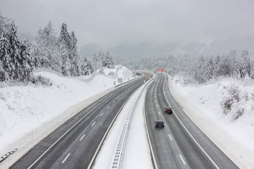 Snijeg prekrio Sljeme i Platak, Rijeka rekorder po količini kiše