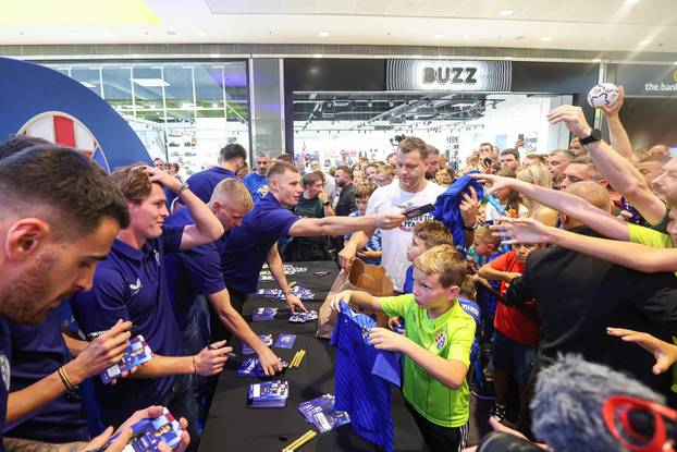 Zagreb: Otvorenje novog Dinamovog fan shopa