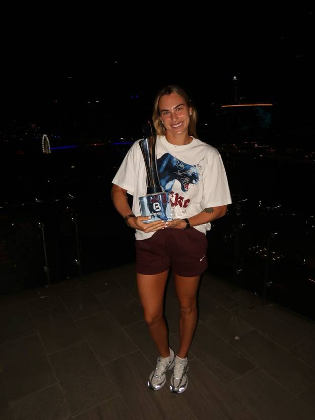 FOTO Najzgodnija tenisačica istaknula obline u uskoj majici