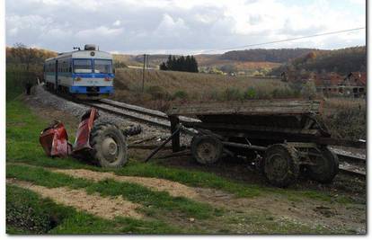 Vlak prepolovio traktor, poginuo 71-godišnji vozač