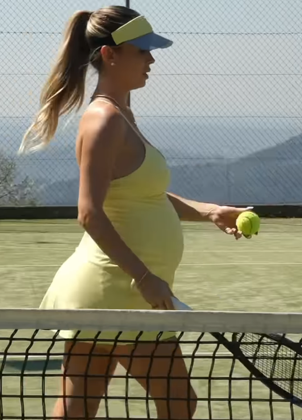 FOTO Trudna Diletta obukla minicu i poigrala se s lopticama