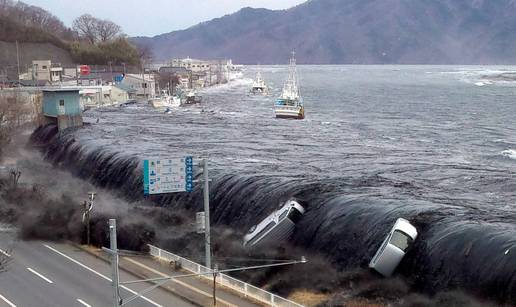 APOKALIPTI&Ccaron;NI PRIZORI Prije 15 godina tsunami je opusto&scaron;io Japan, poginulo  20 tisu&cacute;a ljudi