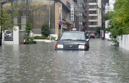 Velika oluja u Japanu: Jedan mrtav, 810.000 evaukiranih
