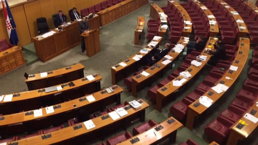 U ožujku neopravdano izostalo 13 zastupnika, Varga rekorder