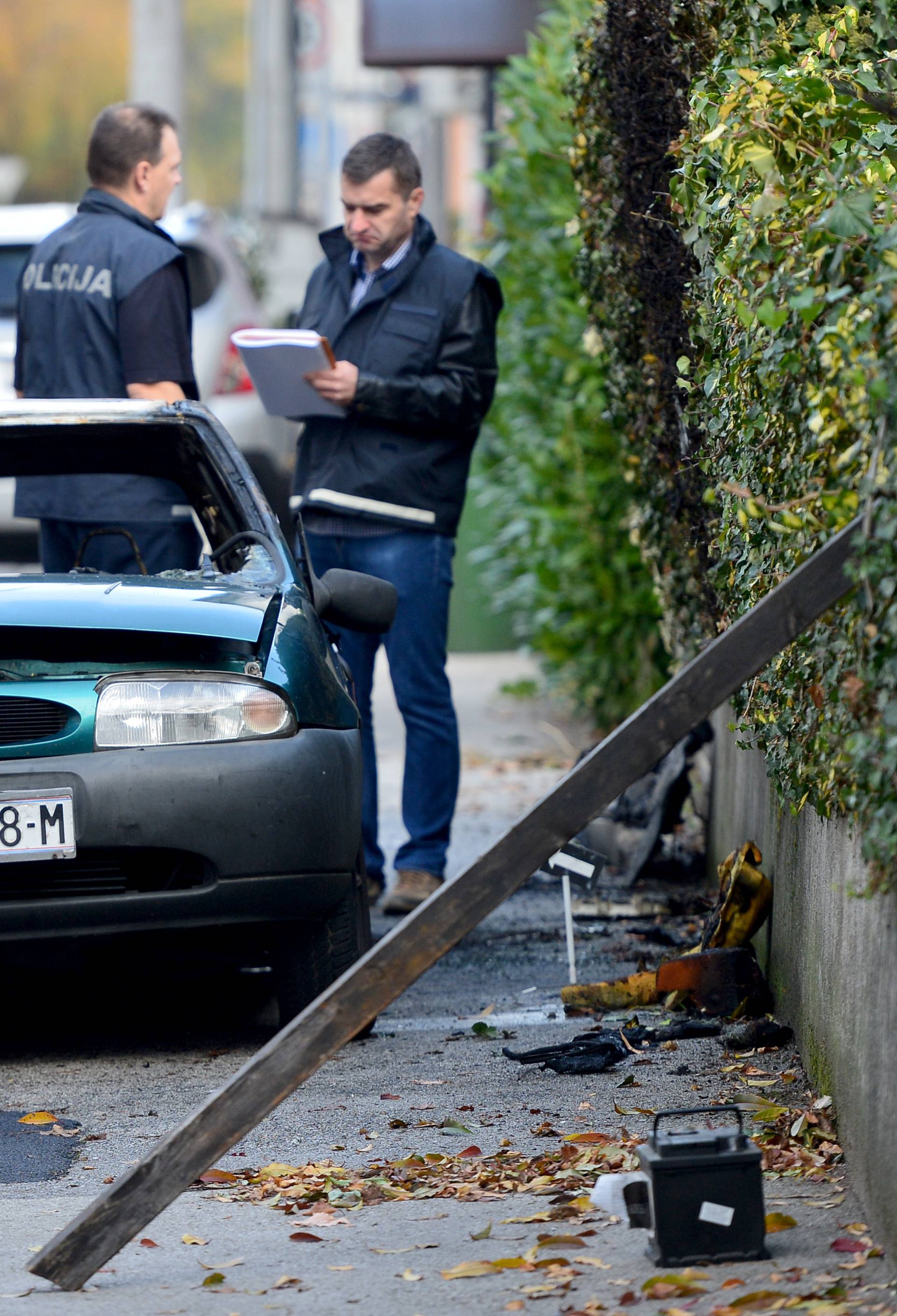 Građane probudila eksplozija: Izgorio automobil na Trešnjevci