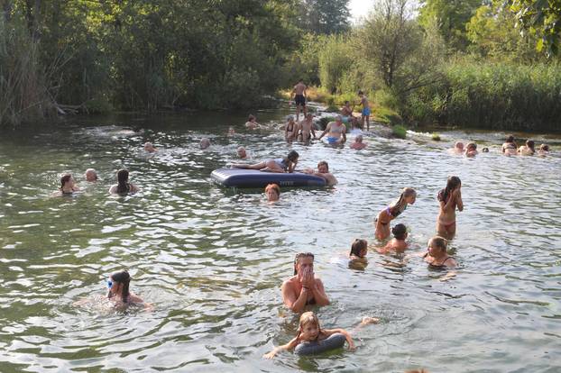 Osvježenje u rijeci Mrežnici