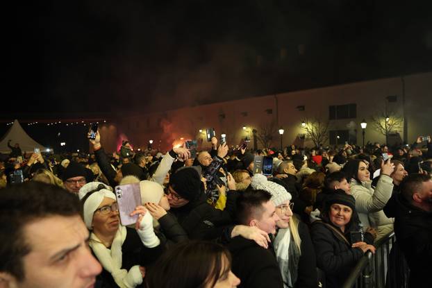 Osječani i njihovi gosti u novu 2026. godinu ušli su uz zvukove legendarnog Miroslava Škore