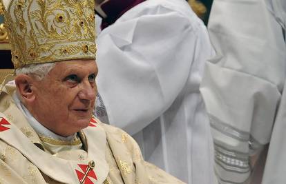Predsjednik Mesić prvi put ide u posjet Papi u Vatikan