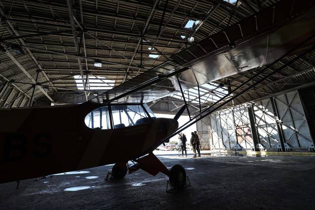 Zagreb: Nevrijeme okrenulo avion i počupalo krov na aerodromu Lučko