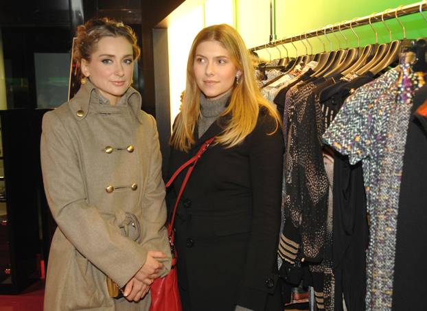 Zagreb: Maja Lena i Ava u Cascadeu plijenile poglede u kratkim suknjicama