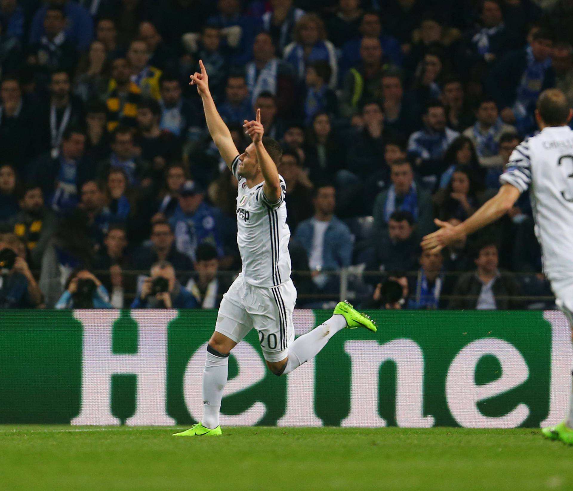 Juventus' Marko Pjaca celebrates scoring their first goal