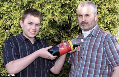 Dječak Coca Colom ugasio oca koji se slučajno spalio