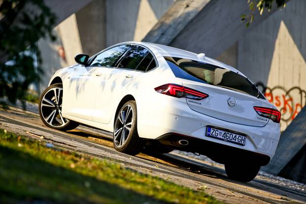 Insignia Na Testu Veliki Opel Koji Obara S Nogu I Budi Emocije Sata