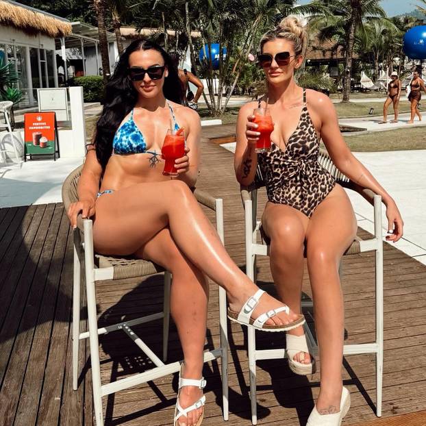 FOTO Ona može sve! Bacala je kuglu pa postala 'kraljca leda', a sjajnom figurom golica maštu