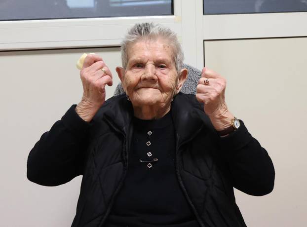 &Scaron;ibenik: U Cvjetnom domu Ljeposava Peri&scaron;i? proslavila 100. ro?endan