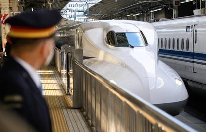 FOTO Japanski Shinkansen slavi 60. rođendan. Superbrzi vlak ne kasni, nije imao nijednu žrtvu