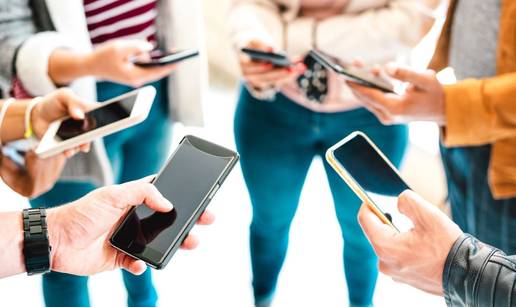 Jeftini pametni telefoni mogli bi postati stvar pro&scaron;losti? A za sve to kriva je umjetna inteligencija