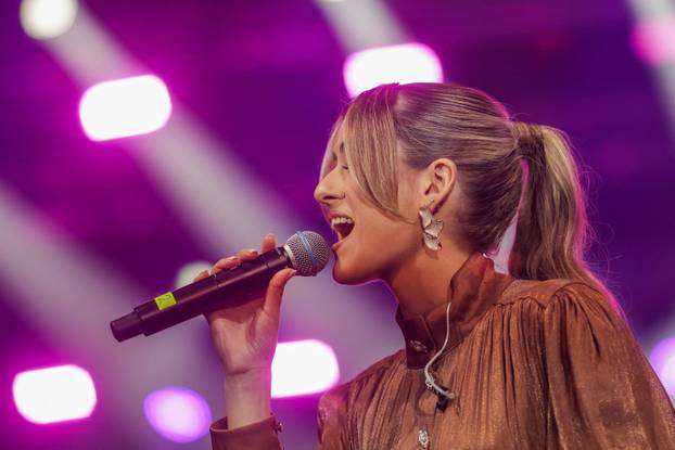 Zagreb: U Areni Zagreb održan koncert "Progledaj srcem"