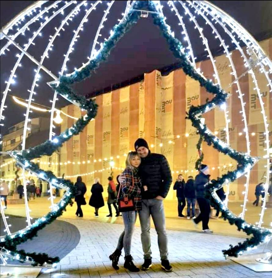 Najpoželjniji neženja iz showa: Jovan uživa u zagrljaju plavuše