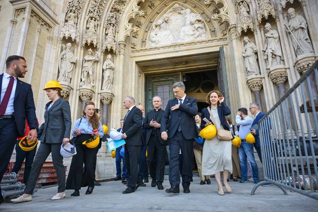 Zagreb: Premijer Plenković se sastao sa zagrebačkim nadbiskupom Draženom Kutlešom i obišao katedralu