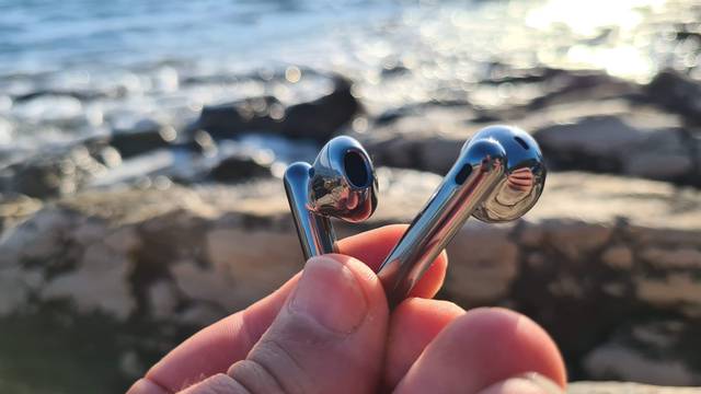Isprobali smo nove Huawei FreeBuds 4: Slušalice za uživanje u glazbi bez ometanja