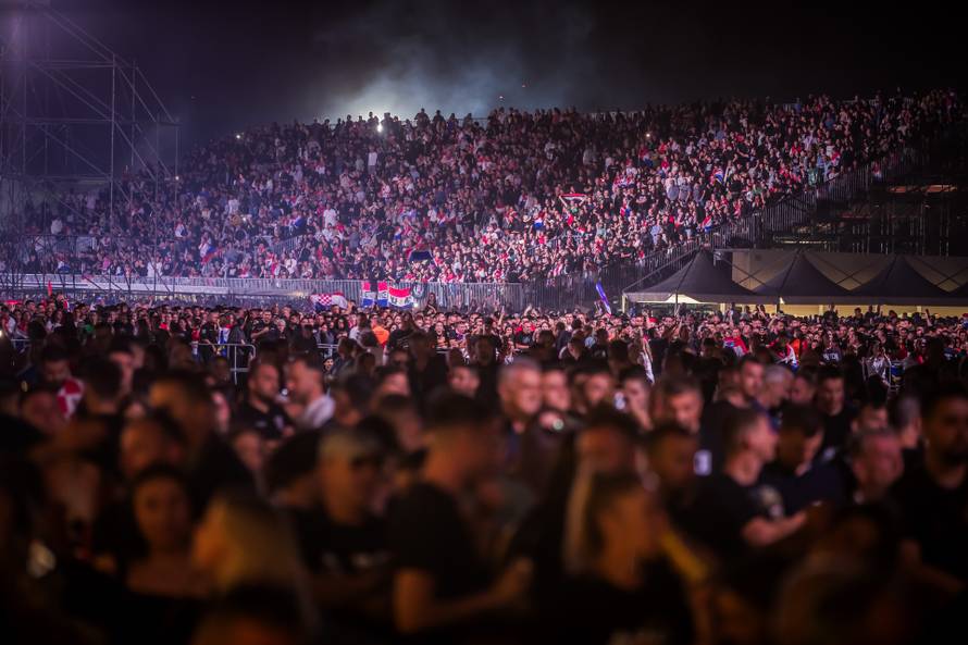 Obožavatelji na velikom koncertu Marka Perkovića Thompsona u Sinju
