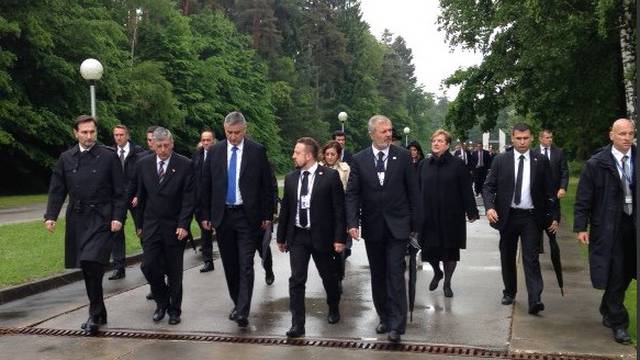 Odali počast žrtvama: Reiner  i Karamarko stigli na Bleiburg