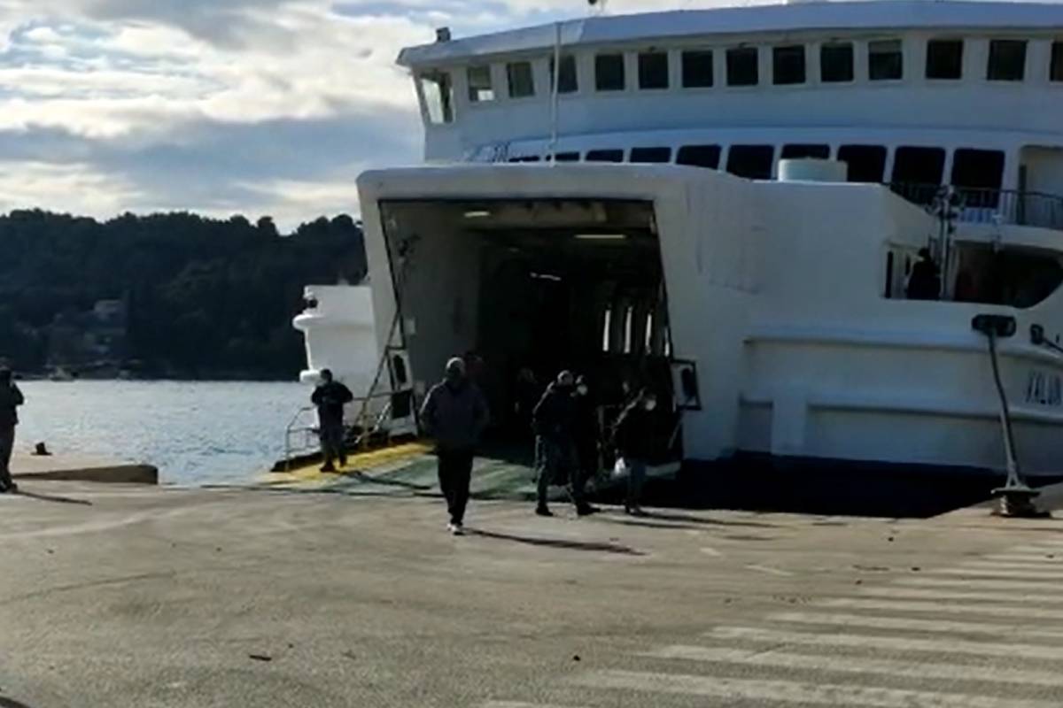 Šoltani u panici, na otok dolaze građevinski radnici odasvud...