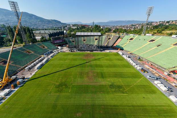 Zagreb: Pogled iz zraka na travnjak stadiona Asim Ferhatović Hase nakon tri koncerta Dine Merlina