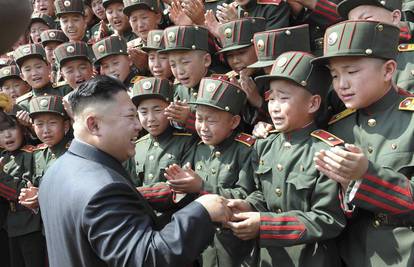 Vođa rasplakao djecu: Volimo te do bola, dragi Kim Jong-un!