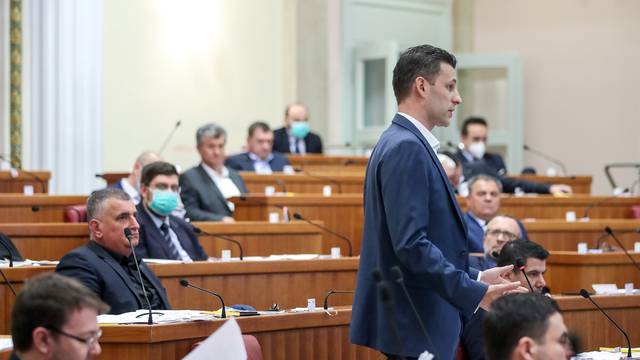 Zagreb: Zastupnici u Saboru glasali i ručno i elektroničkim putem te iz nekoliko prostorija