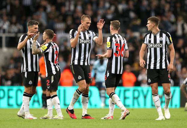 Premier League - Newcastle United v Brentford