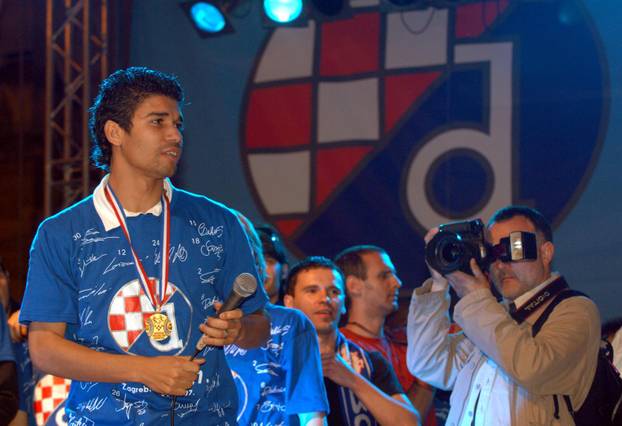 ARHIVA - Nogometaši Dinama na Trgu bana Jelačića s navijačima proslavili naslov prvaka Hrvatske, 19.05.2007.