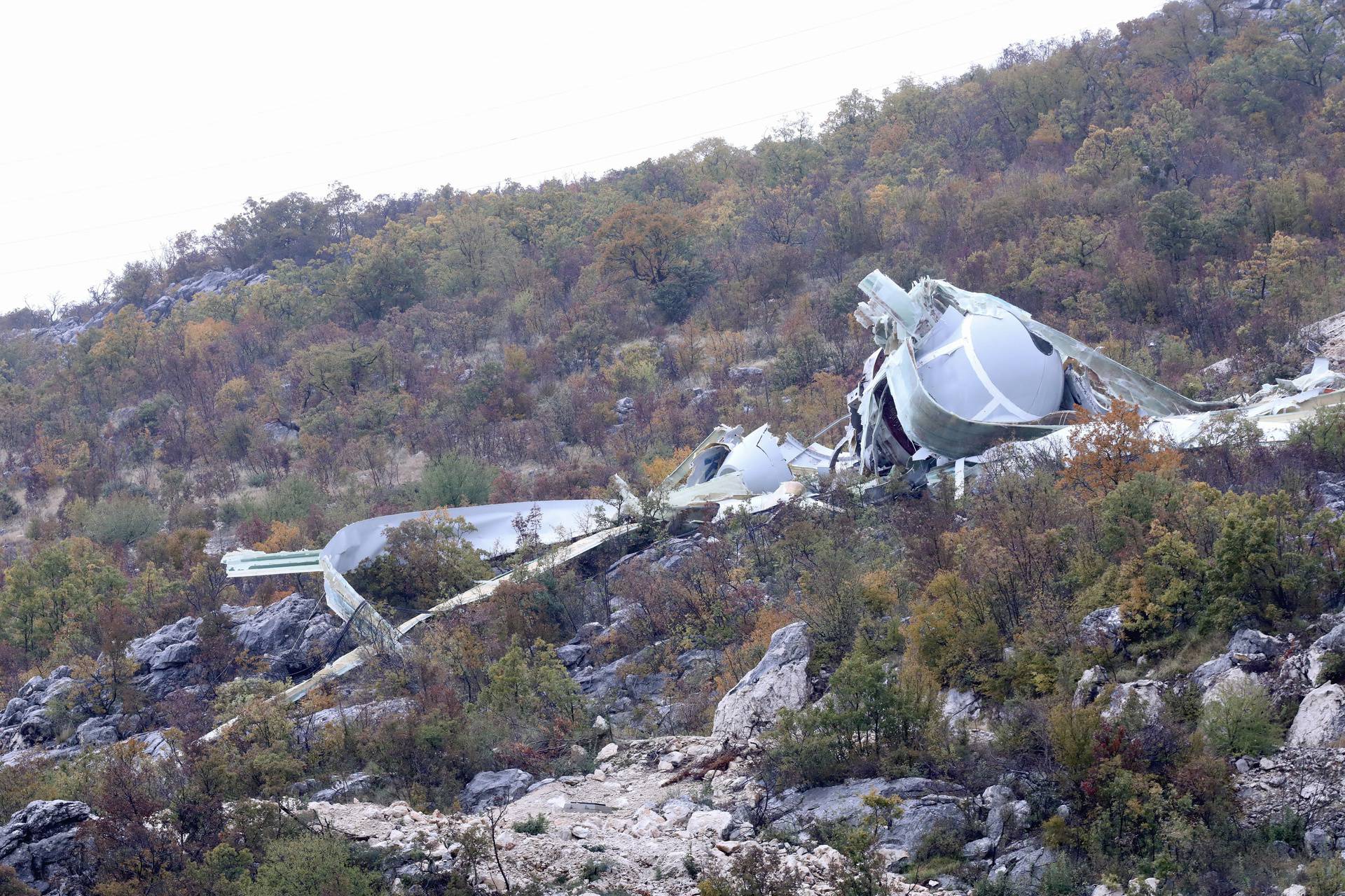 Snježni kaos zavladao zemljom: 'Čekali smo satima, grijali smo se grudanjem, tu je i snjegović!'