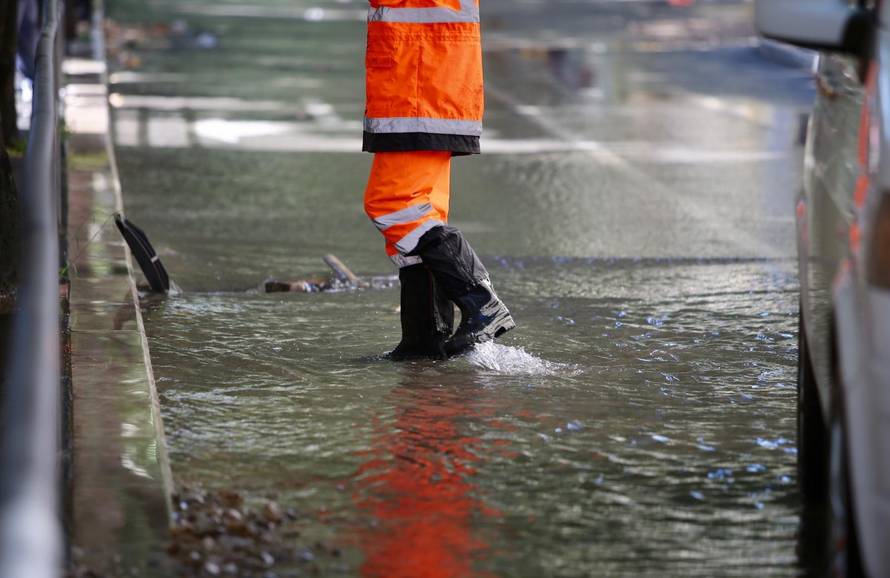 Split: Zbog puknute glavne vodovodne cijevi ulice zavrÅ¡ile pod vodom