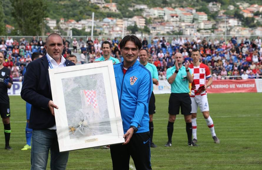 Prijateljska utakmica Hrvatske nogometne reprezentacije i NK OmiÅ¡ povodom 100 godina istoimenog kluba