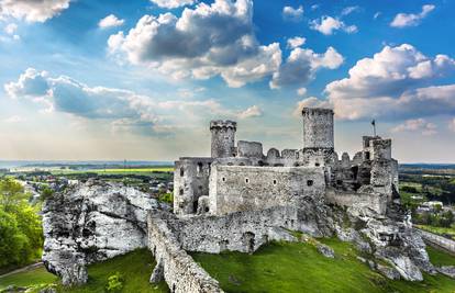 Prekrasne fotografije: Zavirite u veličanstvene napuštene dvorce koji se nalaze diljem svijeta...