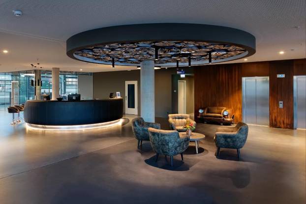 FOTO Jedinstveni hotel za ljubitelje auta: Noć provodite u preuređenim vozilima
